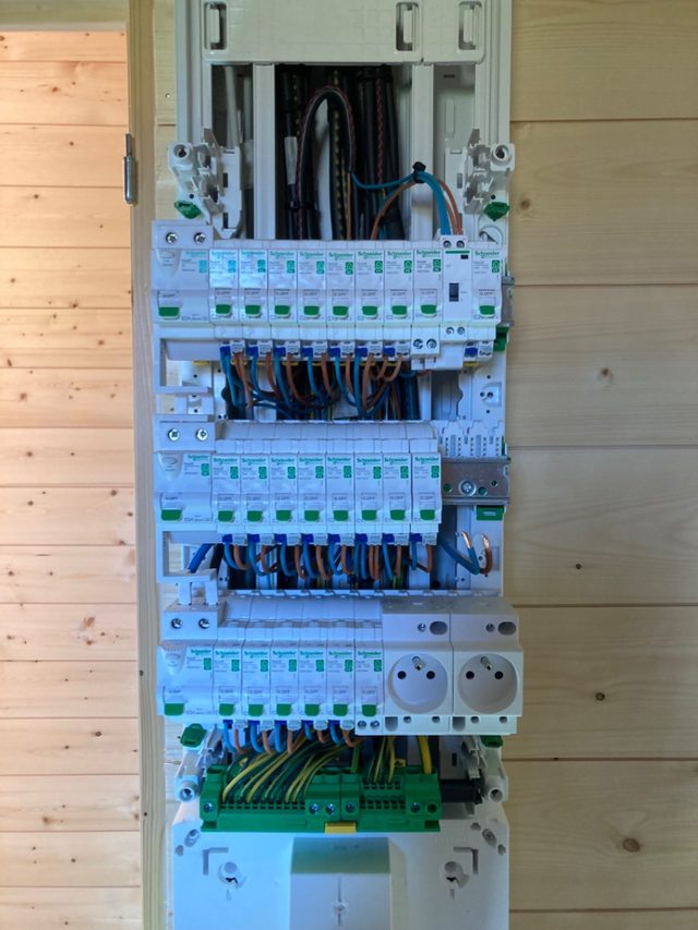 Pourquoi est-il important de respecter la norme NFC 15-100 pour vos travaux de rénovation électrique  ?